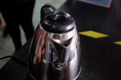 高錳鋼電水壺真的有毒！實驗室定量檢測